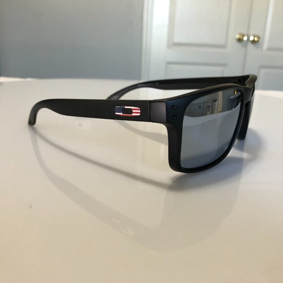 OAKLEY HOLBROOK USA Flag Silver Mirror Polarized Lenses 9102 - Picture 6 of 8
